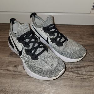 Men's 10.5 Nike Odyssey React